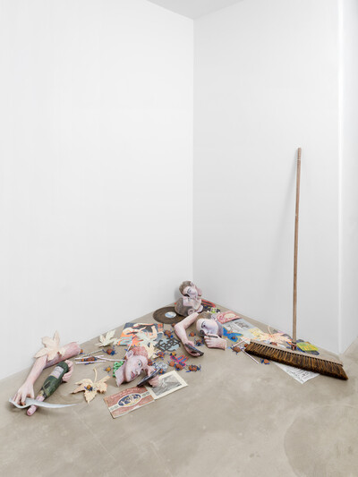Agnes Scherer, Stargazing Mess, 2025, mixed media installation, variable dimensions, unique - © sans titre