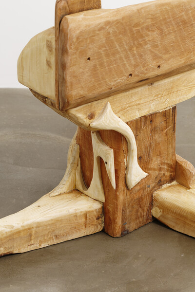 Alicia Adamerovich, Plinth (detail), 2021, recycled wood chair, 84.5 x 94 x 83 cm, unique - © sans titre