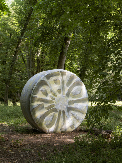 Zuzanna Czebatul, Macromolecule Exploiting some Biological Target, 2022, PVC, 300 x 300 x 150 cm, unique
exhibition view, Geneva Biennale: Sculpture Garden, 2022, curated by Devrim Bayar - © sans titre