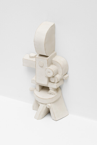 Catherine Story, Sentinel, 2012, unfired clay, 29 x 16 x 9 cm, unique - © sans titre