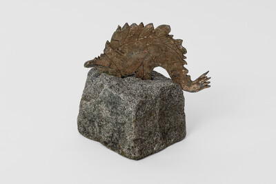 Ezio Gribaudo, Stegosauro, 1984, lead, antimony, stone, 20 x 15 cm, unique - © sans titre