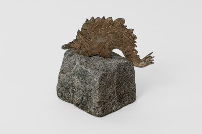 Ezio Gribaudo, Stegosauro, 1984, lead, antimony, stone, 20 x 15 cm, unique - © sans titre
