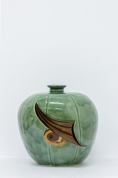 Wei Libo, Family birds (Melonia #4), 2025, ceramic, wooden marquetry, 27 x 28 x 28 cm, unique - © sans titre