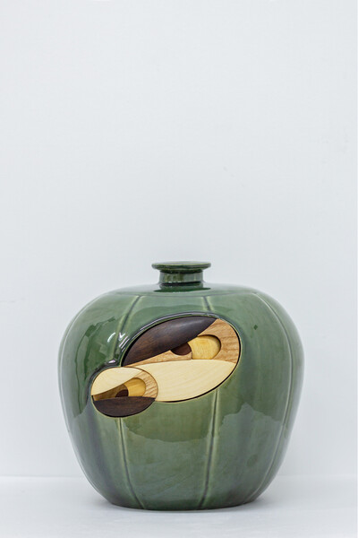 Wei Libo, Family birds (Melonia #3), 2025, ceramic, wooden marquetry, 27 x 28 x 28 cm, unique - © sans titre