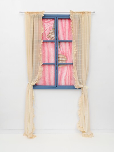 Liselor Perez, Folding screen, 2026, colored pencil on paper, wooden window, curtain rod, fabric, 200 x 119 x 12 cm, unique - © sans titre