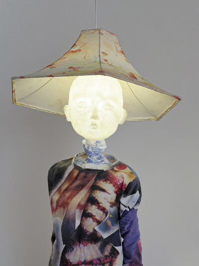 Liselor Perez, Petite Lampe (detail), 2025, domestic textiles, fabric, dye sublimation on fabric, silicone, lampshade, light bulb, 110 x 50 x 50 cm, unique - © sans titre