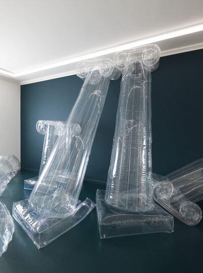 Zuzanna Czebatul, T-Kollaps, 2019-2024, polyethylene, variable dimensions, unique
exhibition view, Arcadia, 2024, Bally Foundation, Lugano - © sans titre