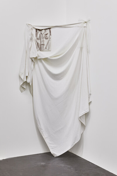 Jessy Razafimandimby, La demoiselle d’honneur, 2021, ribbon, found fabric, chalk on paper, 170 x 80 cm, unique - © sans titre