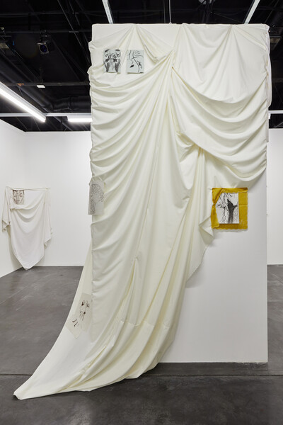 Jessy Razafimandimby, La mariée, 2021, mixed media installation, variable dimensions, unique - © sans titre