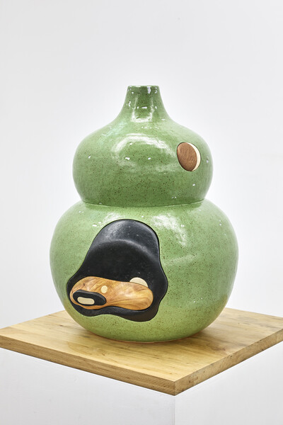 Wei Libo, Family birds (GrGr 2), 2024, ceramic, wooden marquetry, 42.5 x 33 x 33 cm, unique - © sans titre