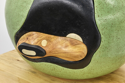 Wei Libo, Family birds (GrGr 2) (detail), 2024, ceramic, wooden marquetry, 42.5 x 33 x 33 cm, unique - © sans titre