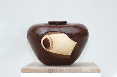 Wei Libo, Family birds (Cui Cui), 2023, ceramic, wooden marquetry, 32 x 32 x 29 cm - © sans titre