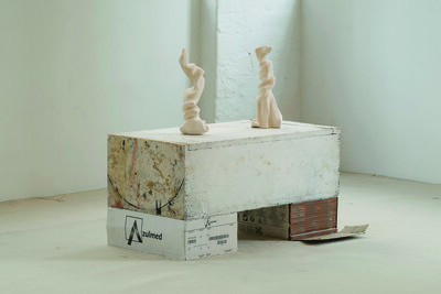 Jacent, Flammes, 2020, fired clay, 31 x 9 x 11 cm - © sans titre