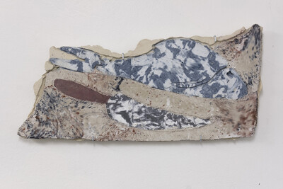 Zuzanna Czebatul, The Cut (Fish), 2020, Concrete, pigments, 31 x 66 x 3.5 cm, unique - © sans titre