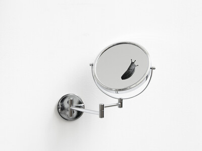Elmgreen & Dragset, Mirror, mirror…, 2023, mirror, chrome, steel, bronze, lacquer, 31.5 x 25.5 x 3 cm, Edition 4 of 5 + 2 AP - © sans titre