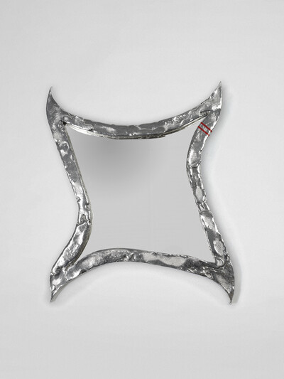 Dozie Kanu, Proper Distraction (Mirror), 2019, chrome painted aluminium and glass mirror, acrylic paint, 86.4 x 67.3 x 4.5 cm, unique - © sans titre