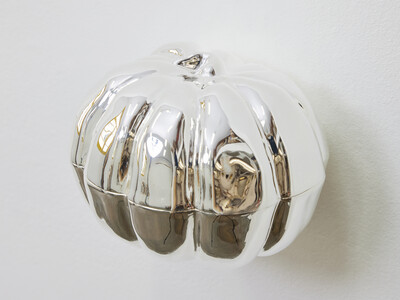 Julien Monnerie, Pumpkin, 2025, silver-plated pewter, 14 x 10.5 x 13.2 cm, unique - © sans titre