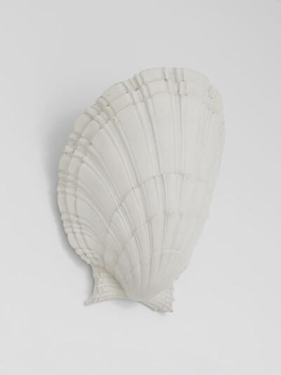 Serge Roche, Shell wall light, 1935, plaster, 40 x 32 x 16 cm, unique - © sans titre