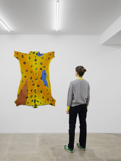 José Leonilson, Pele, 1983, acrylic and metallic paint on canvas, 147 x 107 cm, unique - © sans titre