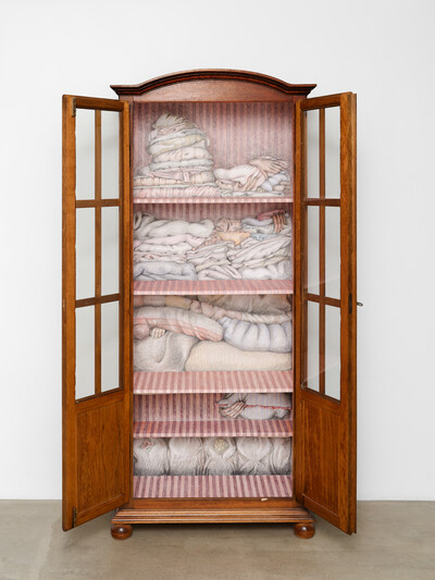 Liselor Perez, Un brin de lavande, 2026, colored pencil on paper, wooden display furniture, 180 x 60 x 40 cm (opened), unique - © sans titre