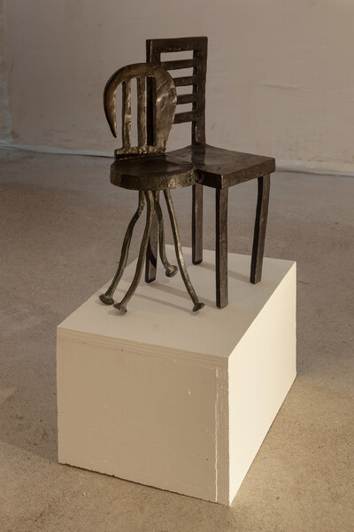 Agnès Racine, Les chaises amoureuses, 1990, bronze, 27 x 44 x 17 cm, unique - © sans titre