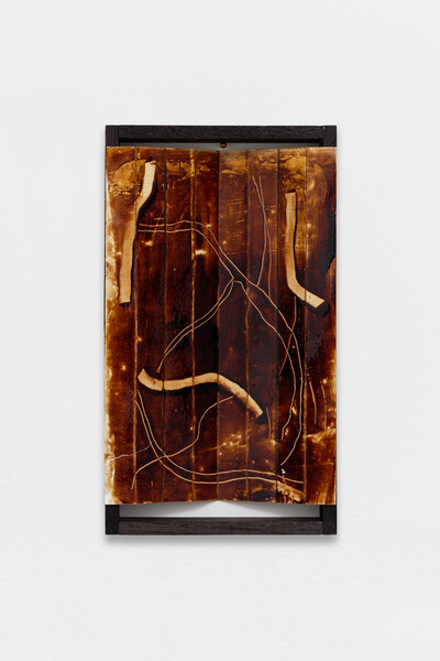 Martin Belou, Carte (3), 2020, oak, paper, tar, 24.5 x 13.5 x 2 cm, unique - © sans titre