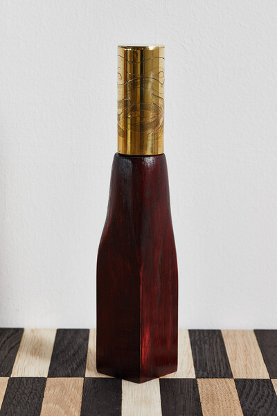 Martin Belou, Qu’importe le flacon (5), 2020, oak, brass, 22 x 4 x 4 cm, unique - © sans titre