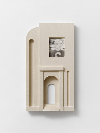 Zuzanna Czebatul & Mel Odom, In every dream home a heart ache (Gene Marshall), 1999-2026, polylactide, plaster, varnish, pigments, pencil drawing on paper, 75 x 41 x 6.5 cm, unique - © sans titre