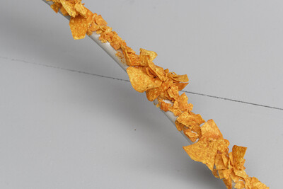 Real Madrid, Chokepoint (detail), 2019, steel, foam, Doritos chips and spray paint, 170 x ø 4 cm, unique - © sans titre