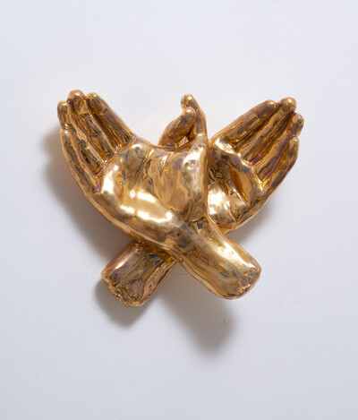 Robert Brambora, Bird, 2023, ceramic, liquid bright gold, 25 x 26 x 6 cm, unique - © sans titre