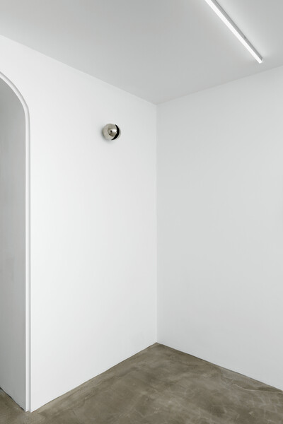 « Sans titre invites » Ginny on Frederick with Jack O’Brien, Paris - © sans titre