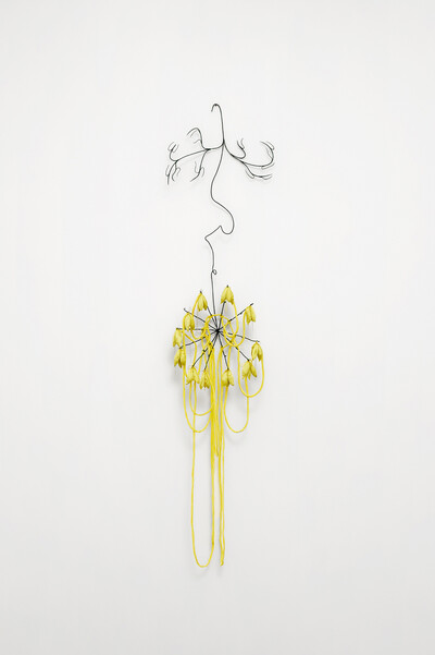 Jacopo Belloni, Benandante, 2023, oxidised copper brazed with tin, silk, alcohol aniline, cotton yarn, dry wild fennel, extract of wild fennel, 100 x 35 x 20 cm, unique - © sans titre