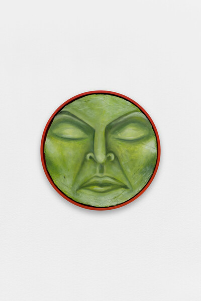Tanja Nis-Hansen, Green face (I am still a patient girl), 2021, graphite putty and oil on canvas, wooden frame, ø 20 cm, unique - © sans titre