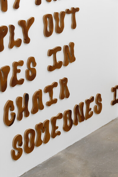 Tanja Nis-Hansen, Let me tickle your fears (detail), 2021, installation with 340 CNC cut MDF letters, 15 x 1.2 cm (each), unique - © sans titre