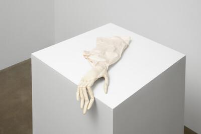 Eva Aeppli, Sans titre, silk, cotton and kapok fibers, 2 x 48 x 15 cm, unique - © sans titre