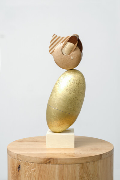 Wei Libo, Grain’s celebration (rice), 2025, wood, brass, wooden marquetry, 142 x 42.5 x 33.5 cm, unique - © sans titre