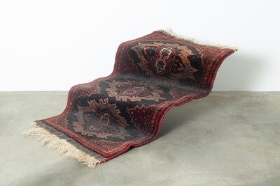 Zuzanna Czebatul, The Virgin, 2020, carpet and resin, 89 x 53 x 36 cm, unique - © sans titre