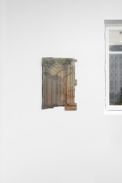 Zuzanna Czebatul, Vincenzo, 2020, resin, handcrafted paper, coal, pigments, 67 x 45 cm, unique - © sans titre