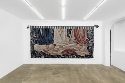 Zuzanna Czebatul, A Trillion Threads Still Weaving (Four Veils), 2023, cotton, polyester, steel, 220 x 420 x 10 cm, unique - © sans titre